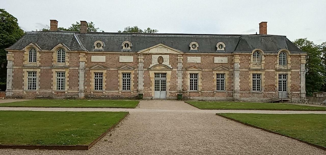 Bed and breakfast Chateau De La Ferte Saint Aubin Extérieur photo